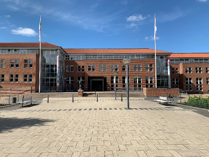 Et billede, der indeholder himmel, bygning, udendørs, jord

Automatisk genereret beskrivelse