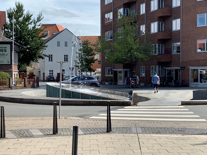 Et billede, der indeholder udendørs, bygning, jord, gade

Automatisk genereret beskrivelse